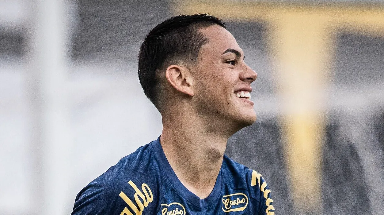 JP Chermont, Rodrigo Ferreira ou Hayner: quem ser&aacute; o lateral do Santos contra o Ava&iacute;?