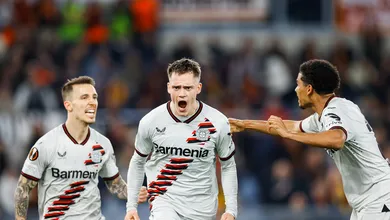 Invictos para sempre? Bayer Leverkusen amassa a Roma e se aproxima da Tr&iacute;plice Coroa
