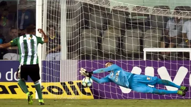 Vanderlei, mais uma vez gigante, faz Santos vencer o Coritiba fechando o gol na Vila