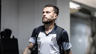 Fora dos planos, Lucas Lima n&atilde;o atrai propostas e tem mais de R$ 5 milh&otilde;es para receber do Santos