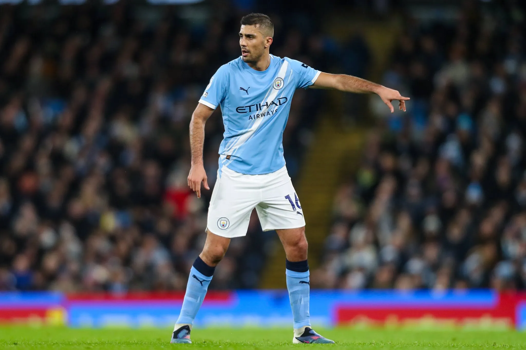Rodri em atua&ccedil;&atilde;o pelo Manchester City (Foto: IMAGO / Every Second Media)