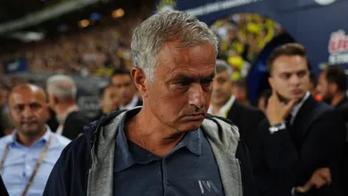 &lsquo;The Crying One&rsquo;: alvo de provoca&ccedil;&otilde;es, Mourinho se enfurece e deixa est&aacute;dio sem dar coletiva