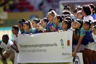 Sim, &eacute; mais do que justo que o futebol masculino pare por causa da Copa do Mundo Feminina