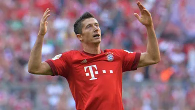 Bayern de Munique vence o Augsburg no fim, com um p&ecirc;nalti bem controverso