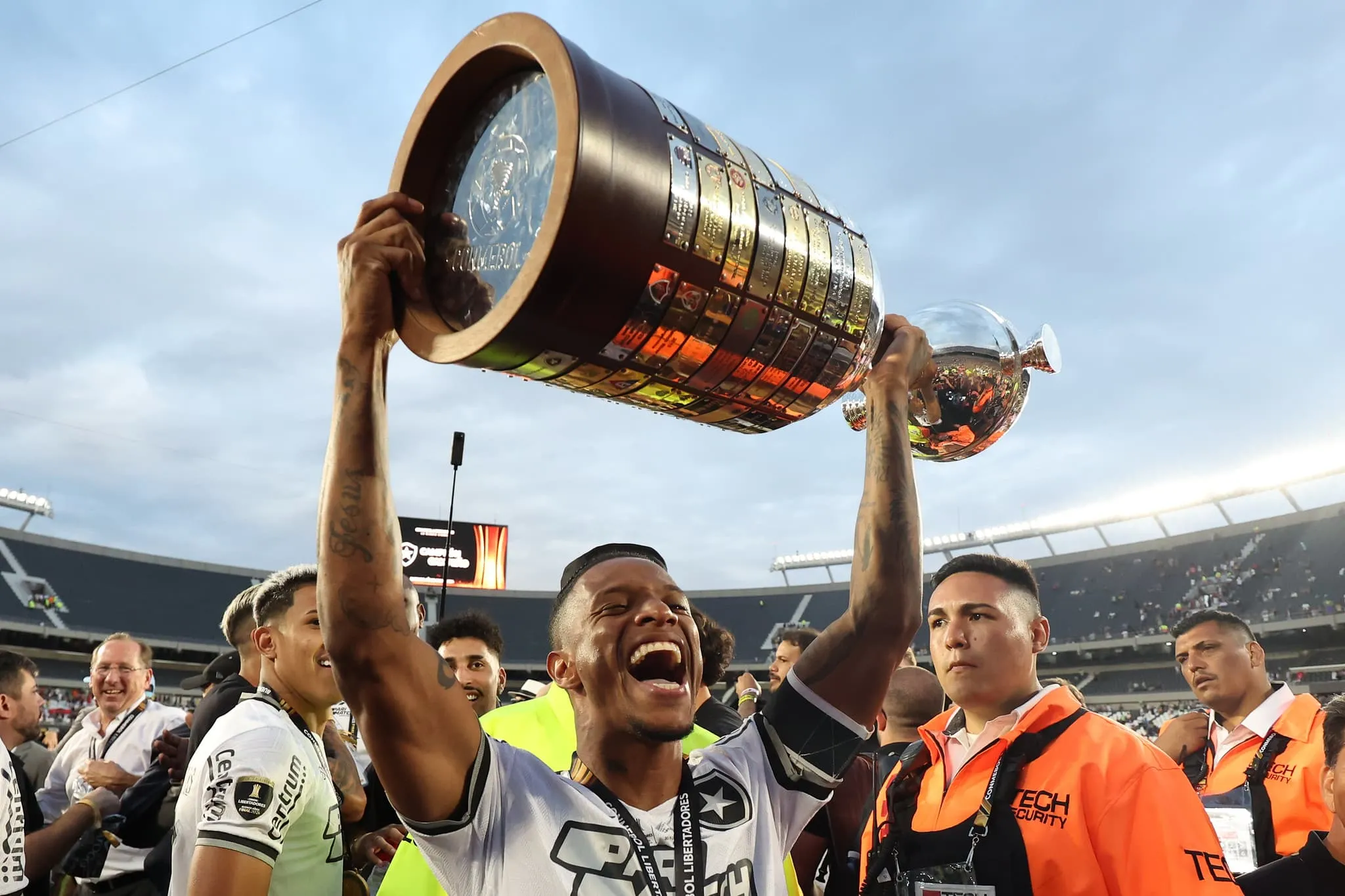 Barca do Botafogo tem &iacute;dolo, multi-campe&atilde;o, zagueiro que pouco jogou e outros