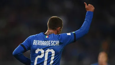 Meio feio? Meio frango? Bernardeschi fez um gol dif&iacute;cil de descrever