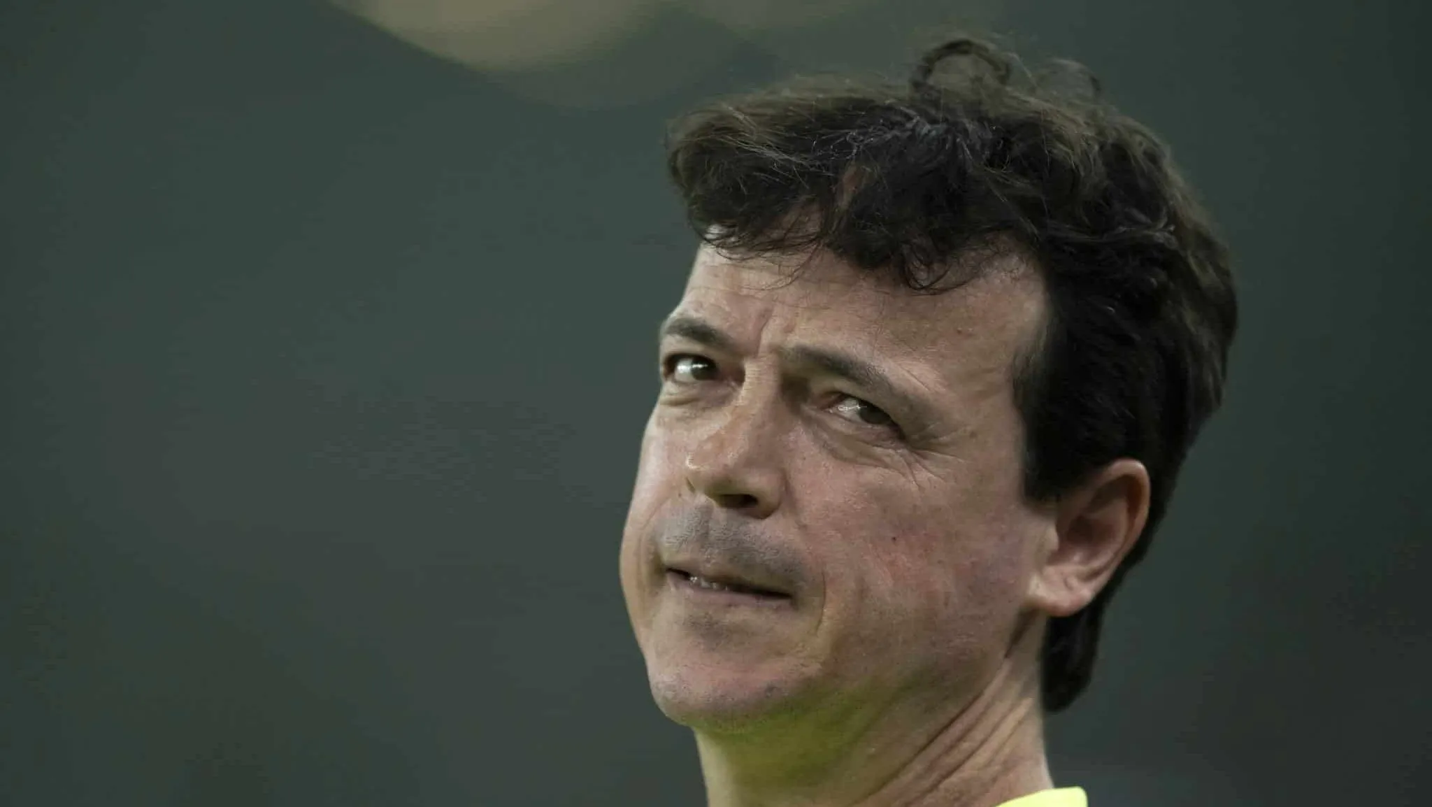 Ajuda ou cobran&ccedil;a? Diniz d&aacute; tratamento diferente para provoca&ccedil;&otilde;es no Vasco
