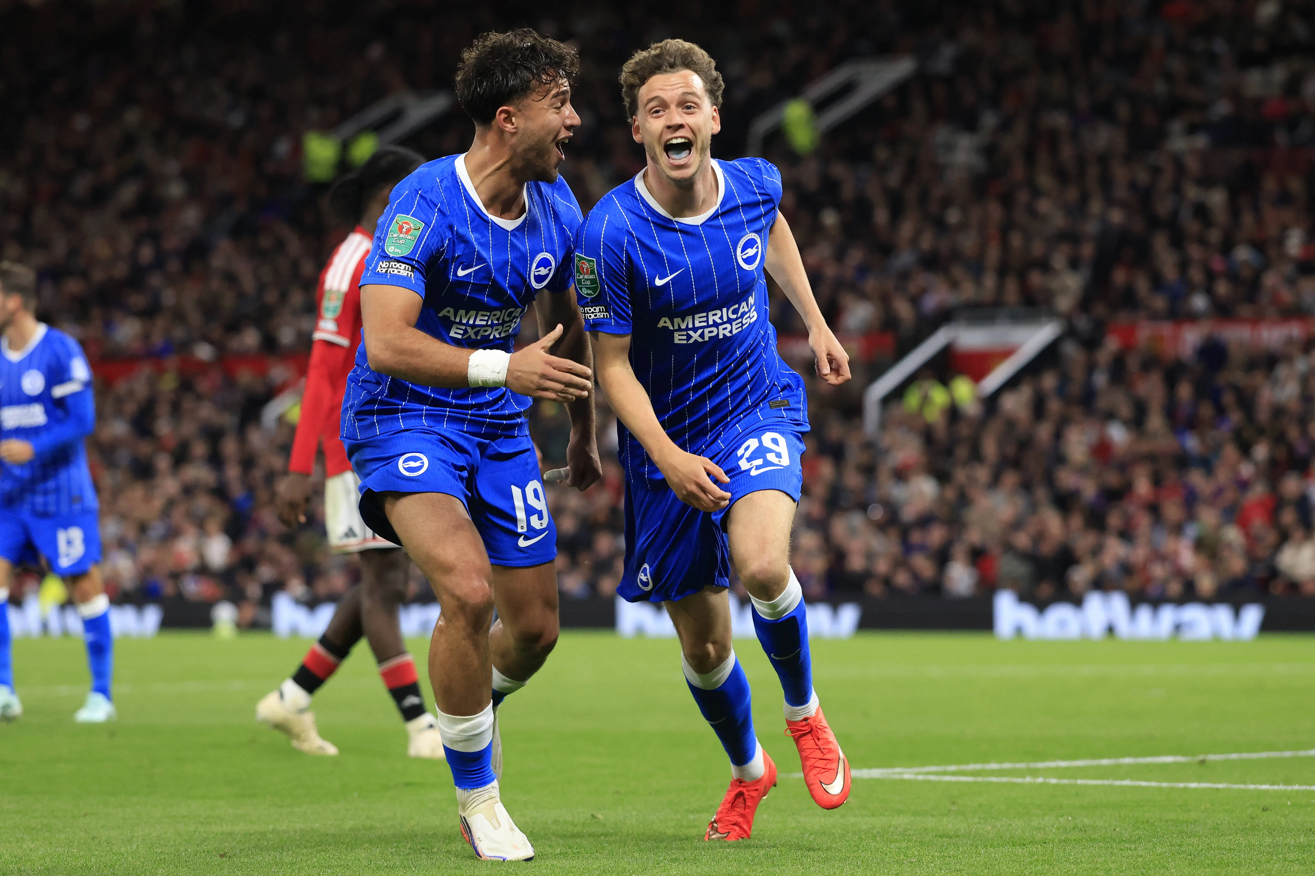 De Cuyper e Kostoulas comemoram virada do Brighton