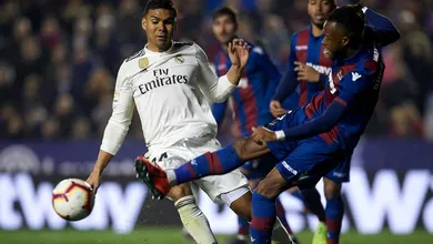 Casemiro for&ccedil;ou a barra e, com dois p&ecirc;naltis, Real Madrid venceu o Levante