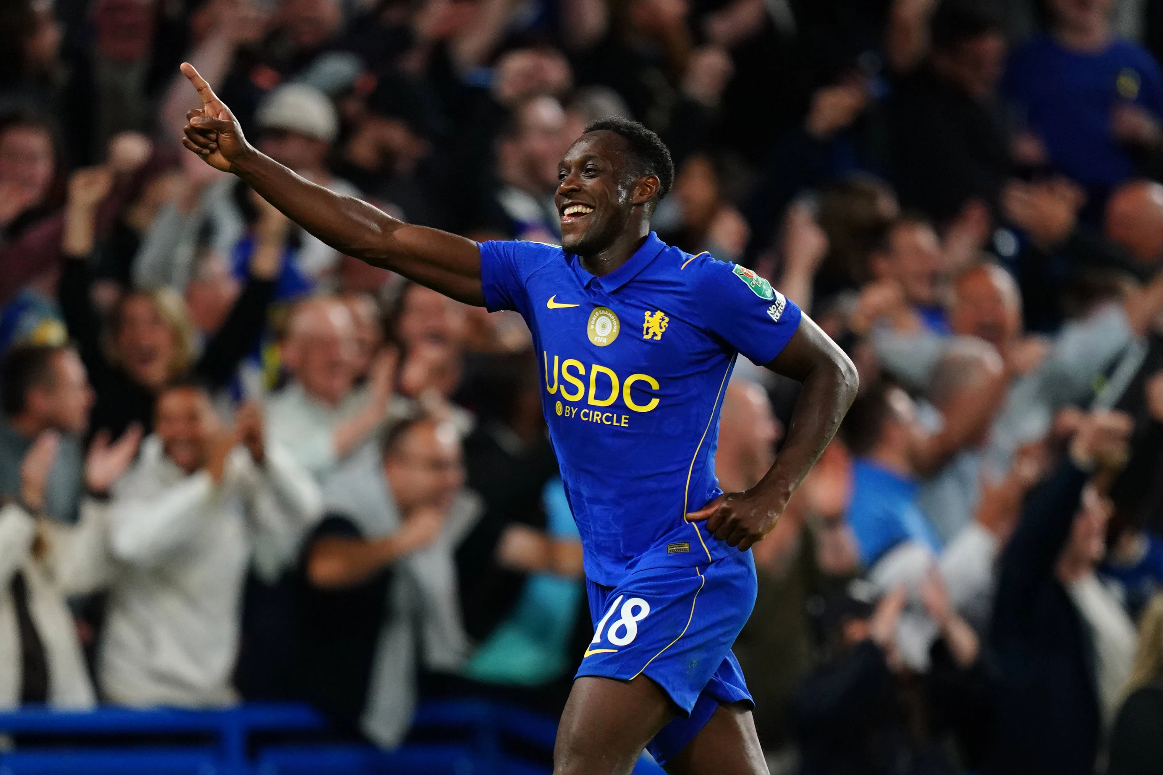 Welbeck celebra gol pelo Chelsea 