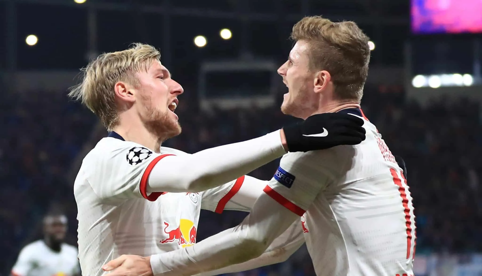 Dois gols no apagar das luzes carimbaram a classifica&ccedil;&atilde;o do Leipzig e confirmaram a desgra&ccedil;a do Benfica