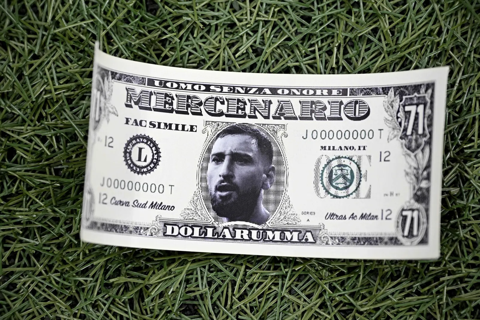 Dollarumma, o dinheiro jogado em Donnarumma, vai render de verdade ao ser vendido na internet