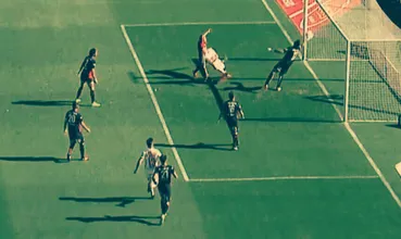 Torrico justificou o apelido de santo com uma defesa insana no cl&aacute;ssico contra o Hurac&aacute;n