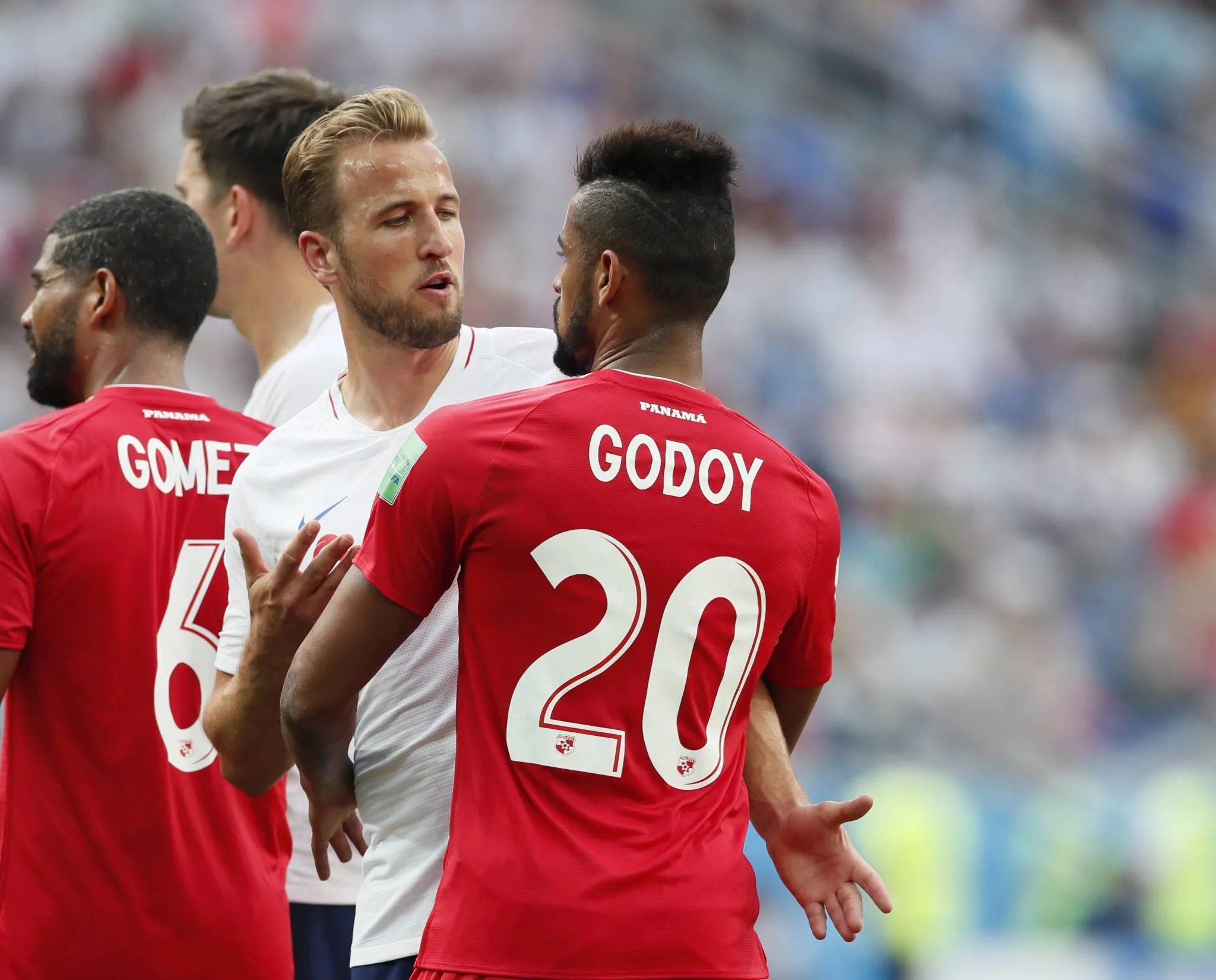 Harry Kane, da Inglaterra, e An&iacute;bal Godoy, do Panam&aacute;, em jogo na Copa do Mundo de 2018