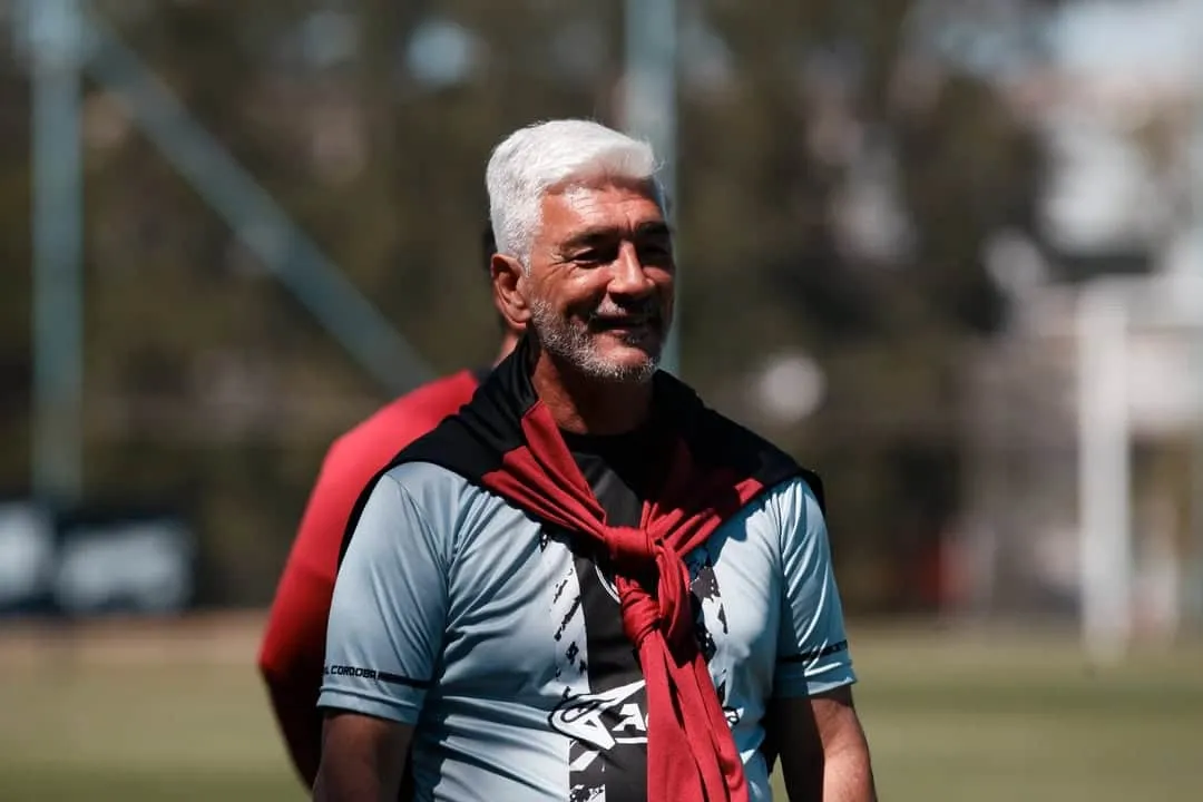 T&eacute;cnico campe&atilde;o da Copa da Argentina lutou na Guerra das Malvinas: &lsquo;Futebol salvou minha vida&rsquo;