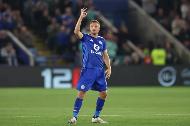 Vardy celebra gol pelo Leicester