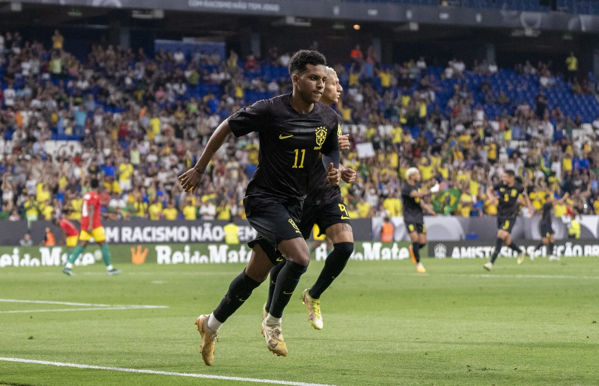 Rodrygo pela sele&ccedil;&atilde;o brasileira em amistoso contra Guin&eacute;, no dia 17 de junho de 2023 (Foto: Joilson Marconne/CBF)