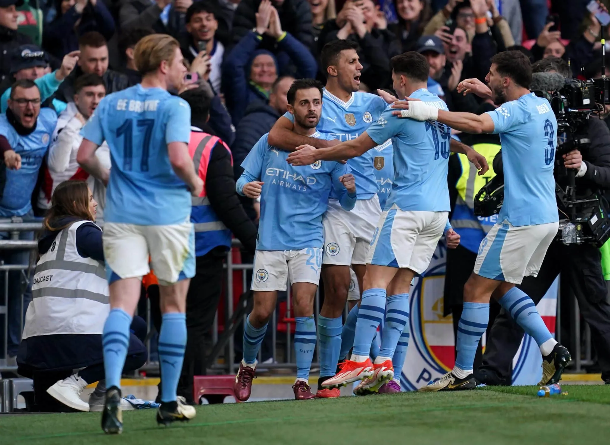 Chelsea brinca de perder gols, e coloca o Manchester City na final da Copa da Inglaterra