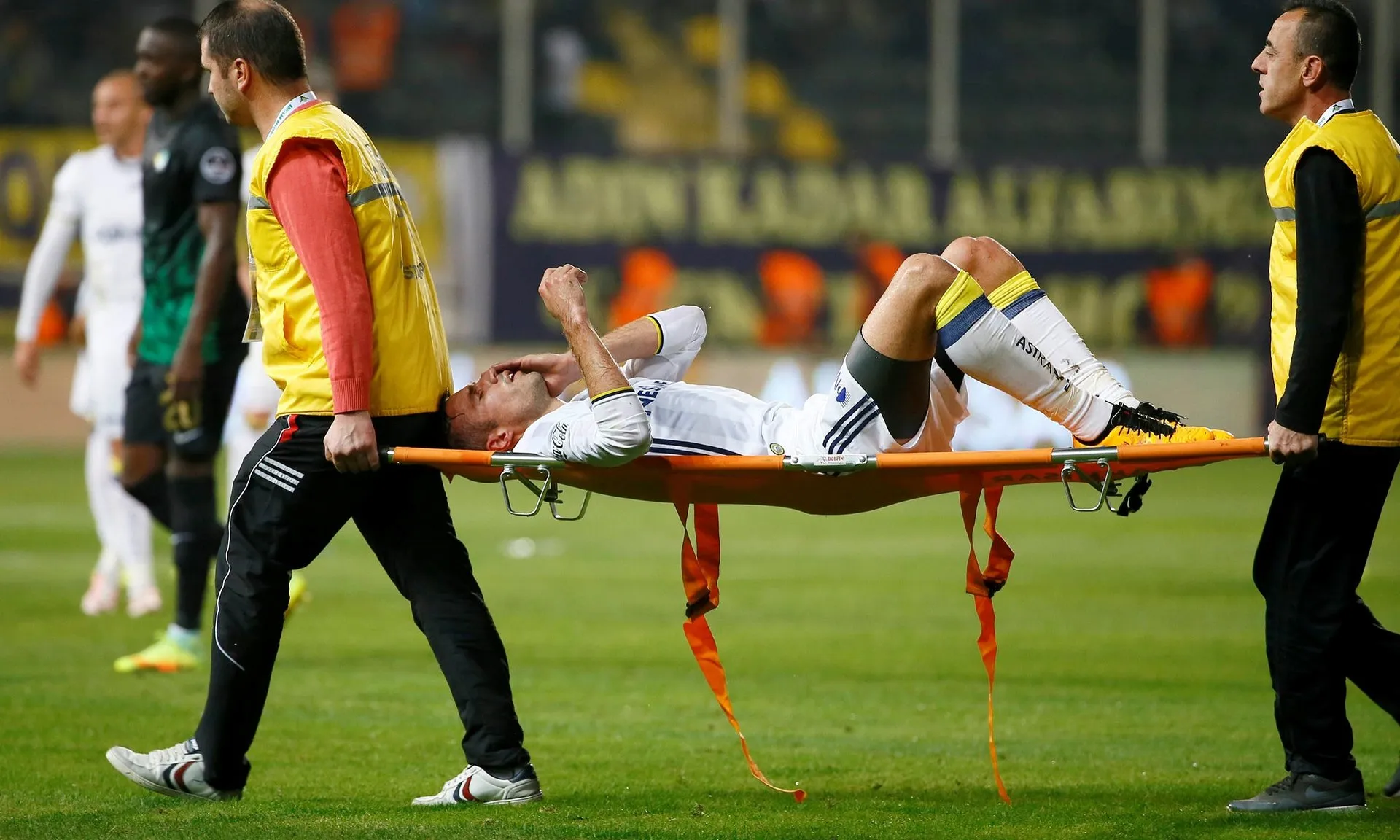 Sem alardes: A condi&ccedil;&atilde;o de Van Persie &eacute; boa e ele n&atilde;o corre o risco de perder a vis&atilde;o