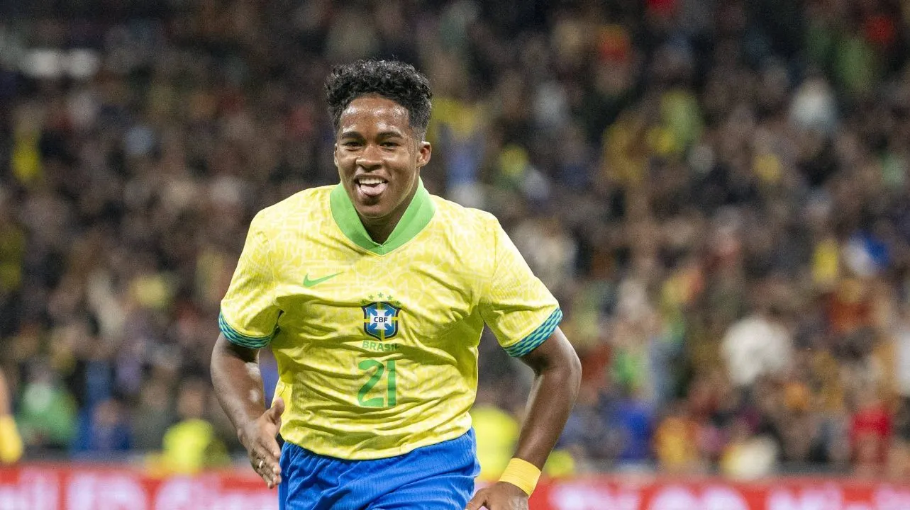 Endrick celebra gol pelo Brasil
