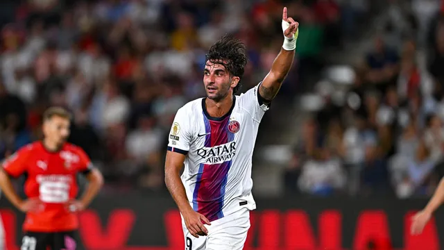 Dupla campe&atilde; mundial resolve problema pontual e tira PSG do buraco em estreia na Ligue 1