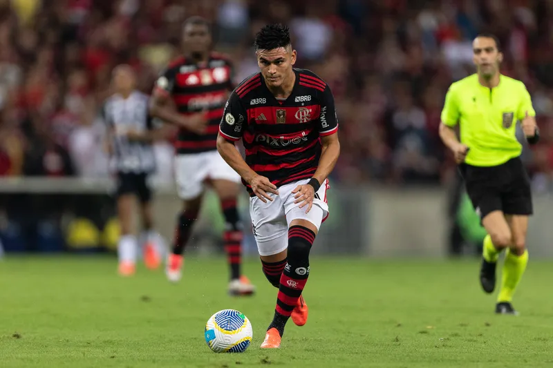 Alcaraz foi a contrata&ccedil;&atilde;o mais cara da hist&oacute;ria do Flamengo (Foto: Imago)