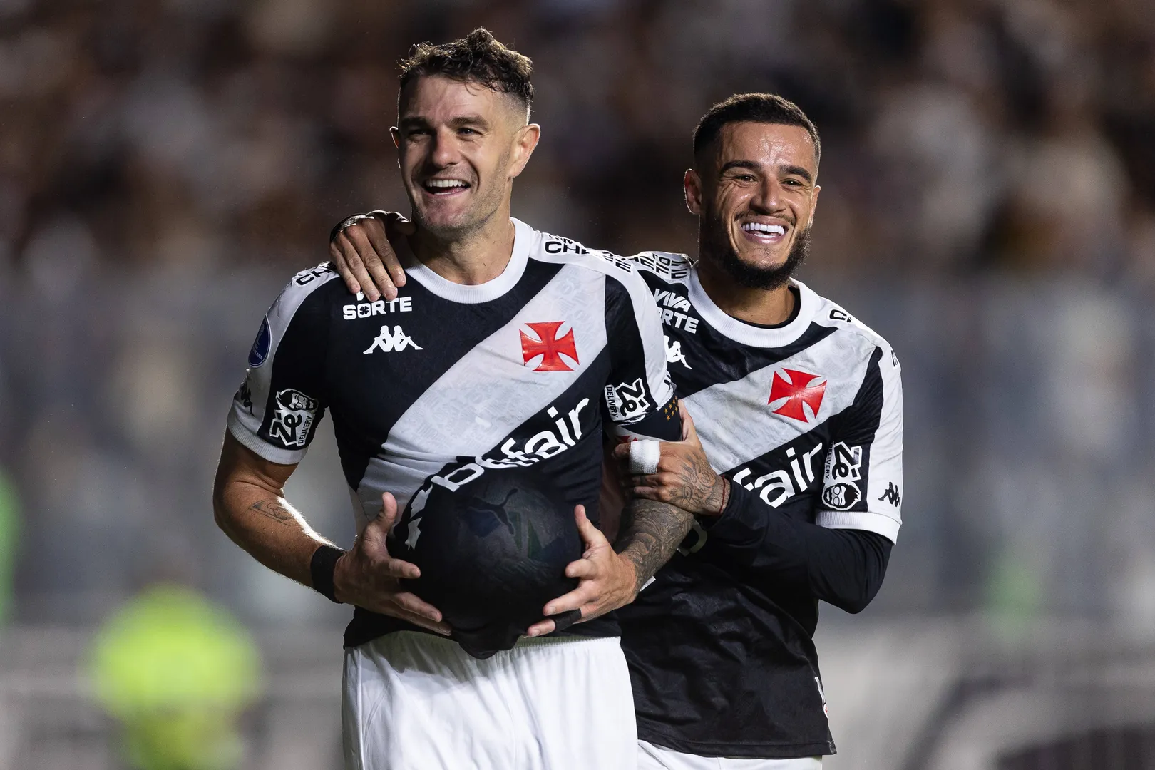 Vegetti se tornou o segundo maior artilheiro estrangeiro do Vasco (Foto: Imago)