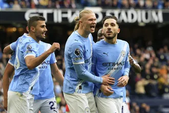 Um entrega, outro salva: City coloca press&atilde;o no Arsenal por t&iacute;tulo da Premier League