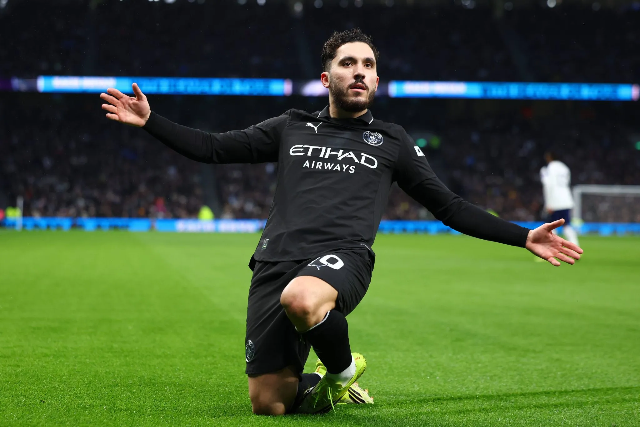 Cherki celebra gol do Manchester City