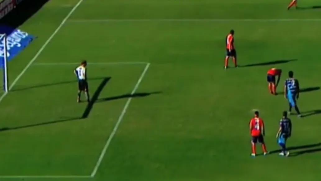 Este zagueiro do Independiente se preocupa mais com o mei&atilde;o que Roberto Carlos