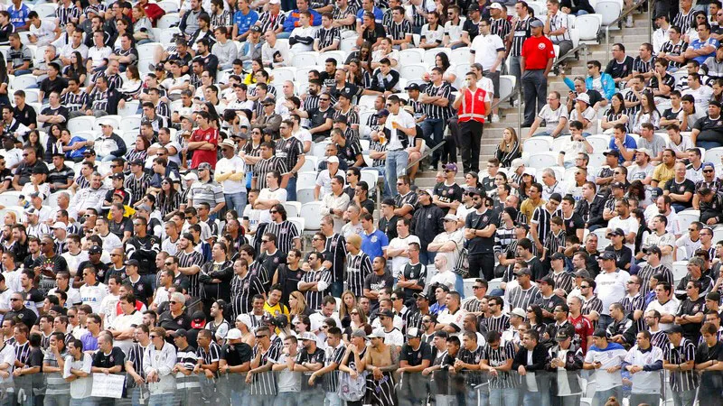 Corinthians tem atitude gigante contra a homofobia em manifesto &agrave; torcida