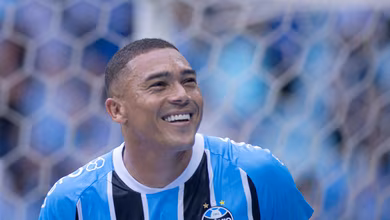 Fator novo do Gr&ecirc;mio decide de novo e se firma como trunfo que afastou o time do Z4
