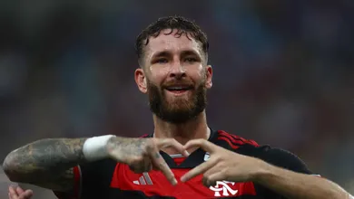 Como L&eacute;o Pereira foi de prov&aacute;vel sa&iacute;da a &lsquo;Karolino&rsquo;, destaque do Flamengo em 2024