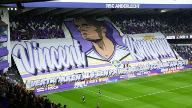 A homenagem da torcida do Anderlecht a Kompany foi bonita, mas n&atilde;o impediu derrota em sua estreia como jogador-treinador no Belg&atilde;o