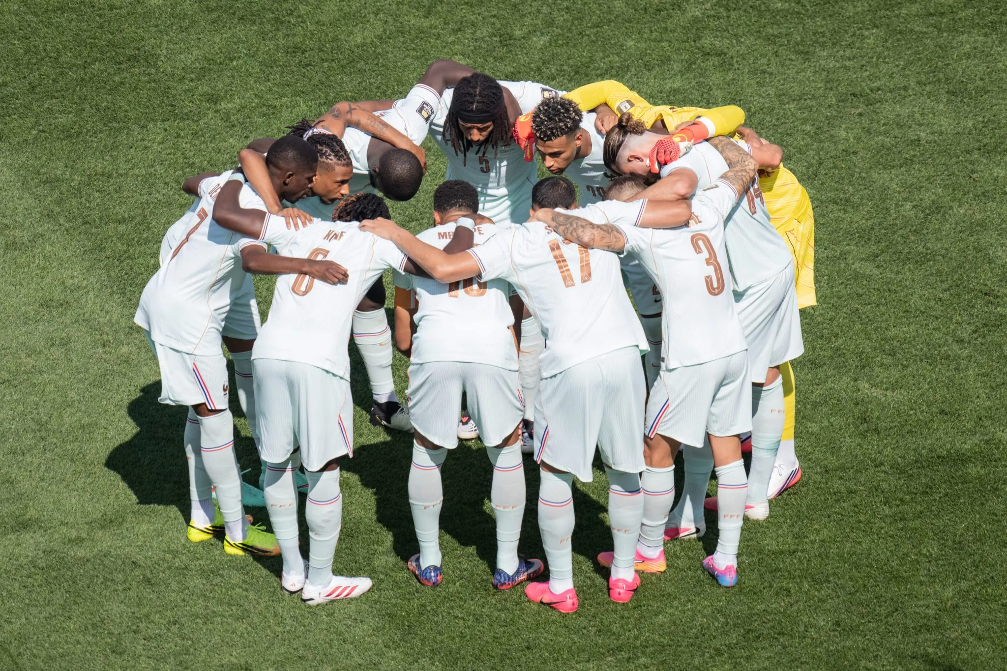 Time franc&ecirc;s reunido no gramado