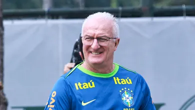 Novo queridinho de Dorival J&uacute;nior na Sele&ccedil;&atilde;o marca em empate maluco do Lyon