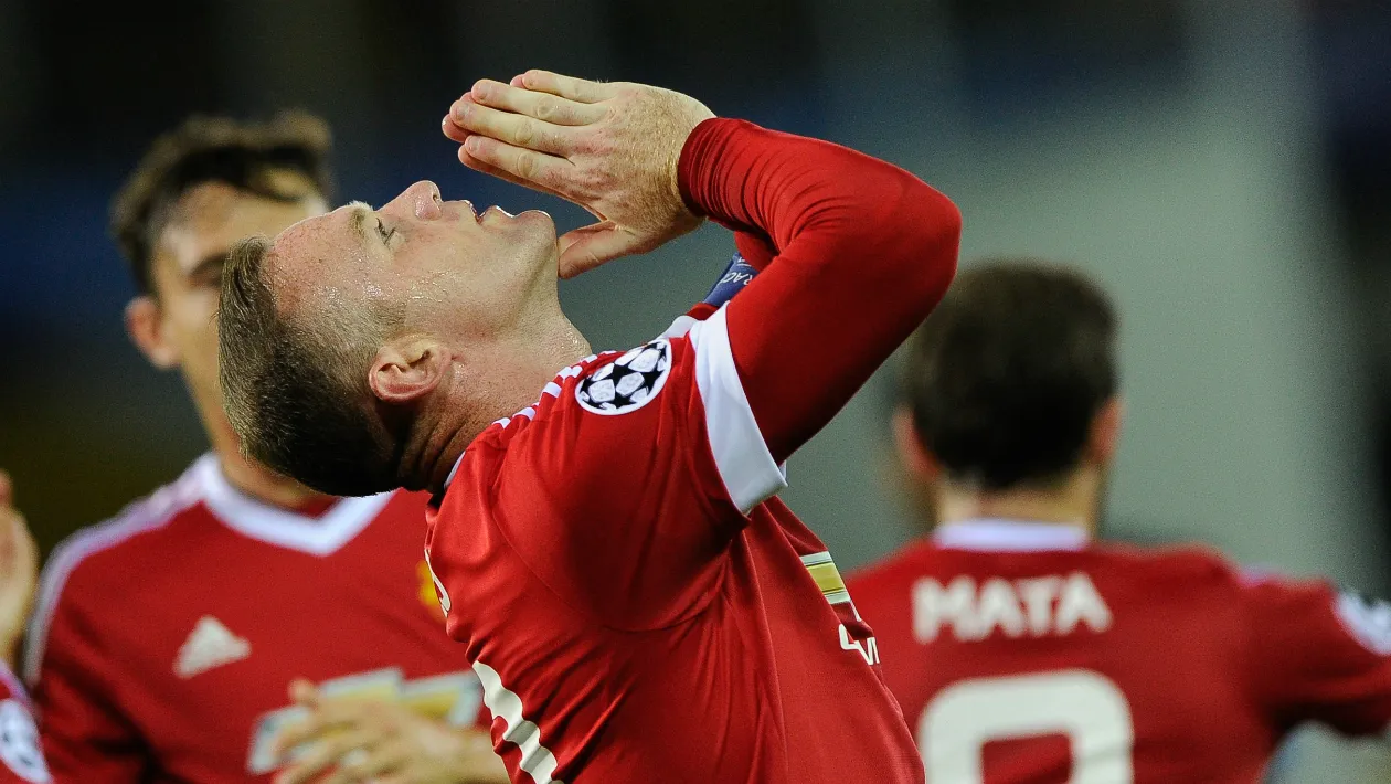 Qual a melhor maneira de acabar com uma seca de gols? Para Rooney, com tr&ecirc;s deles