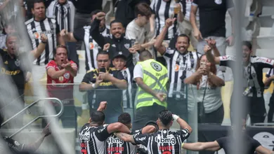 Dupla Hulk-Paulinho completa a festa do Atl&eacute;tico-MG na estreia da Arena MRV