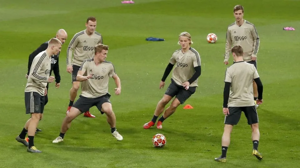&ldquo;Seus sonhos s&atilde;o agora&hellip;&rdquo;: Ajax preparou um baita v&iacute;deo antes do jogo crucial na Champions