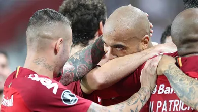 Em reencontro de Guerrero com Alianza Lima, Rodrigo Moledo rouba a cena e confirma o Inter na lideran&ccedil;a