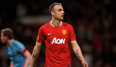 &lsquo;Falei com ele a pedido de Carrick&rsquo;: Como Berbatov ajudou refor&ccedil;o do Manchester United