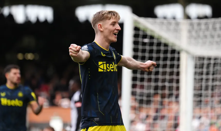 Newcastle ofereceu Anthony Gordon ao Liverpool.