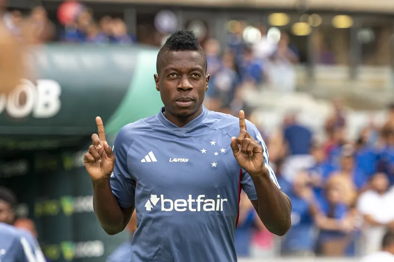 Palacios durante aquecimento de partida do Cruzeiro