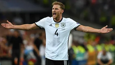 Um ano ap&oacute;s pendurar as chuteiras, H&ouml;wedes volta &agrave; sele&ccedil;&atilde;o alem&atilde; como membro da comiss&atilde;o t&eacute;cnica de Hansi Flick