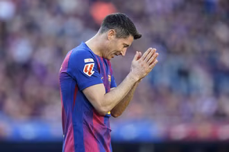 Barcelona d&aacute; resposta &agrave; fase turbulenta, mas at&eacute; vit&oacute;ria sobre o Levante evidencia defeito