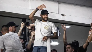 De passagem pelo Brasil, Neymar pode assistir ao Santos na Vila