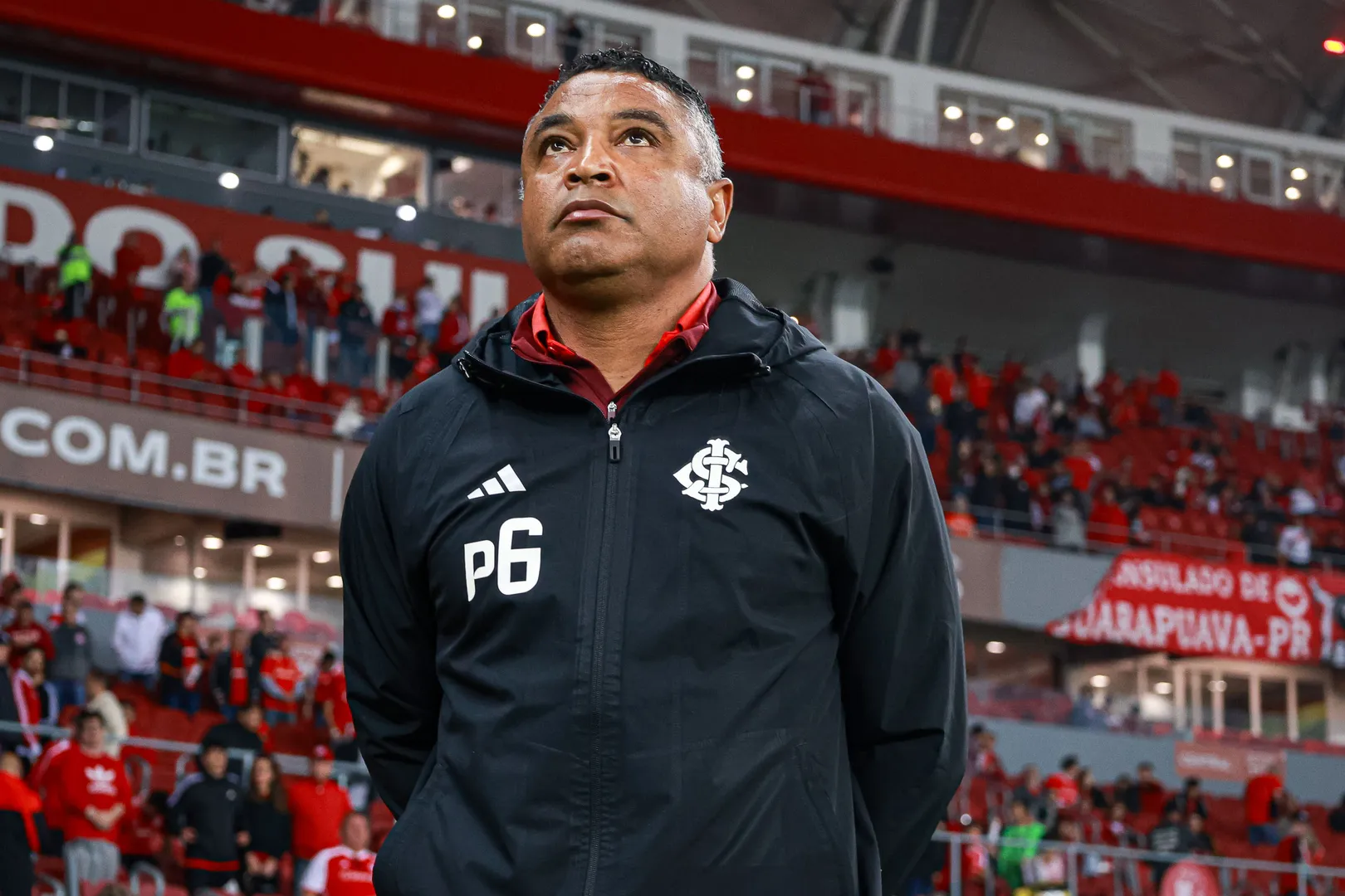 Roger Machado em jogo do Internacional no Campeonato Brasileiro