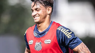 Patati mostra evolu&ccedil;&atilde;o nos treinos do Santos e tira concorrente da lista de relacionados