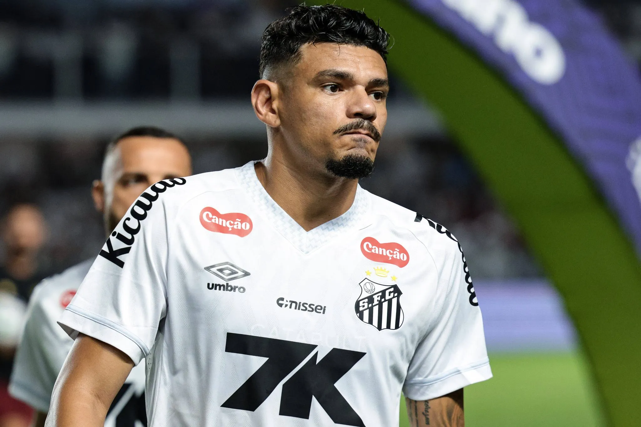 Tiquinho Soares antes de jogo do Santos