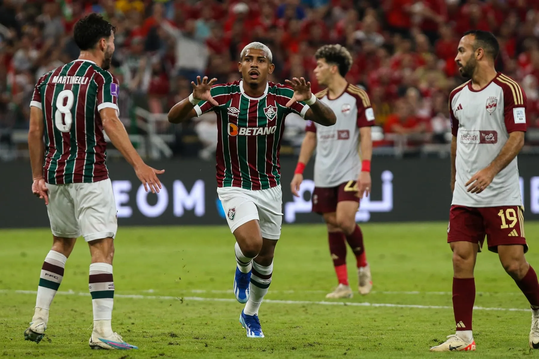 John Kennedy, o her&oacute;i: h&aacute; um ano ele ia para Ferrovi&aacute;ria, hoje &eacute; &iacute;dolo iluminado do Fluminense